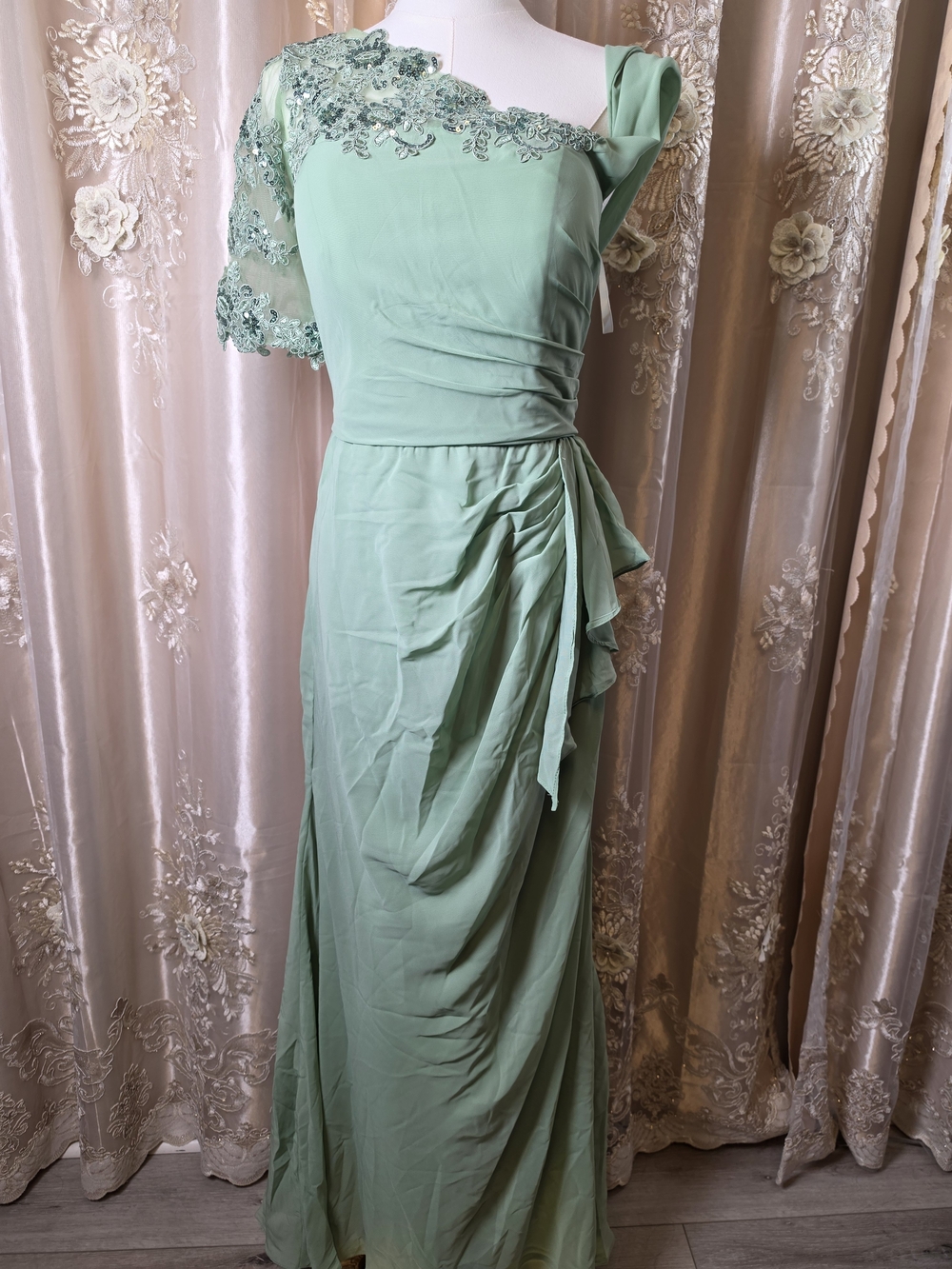One-Shoulder Mint Green Evening Gown with Lace Applique